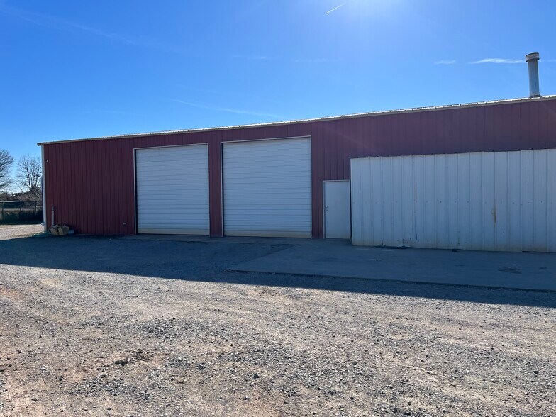 More Photos Of 1202 Cherokee St, Lindsay Auto Repair For Sale