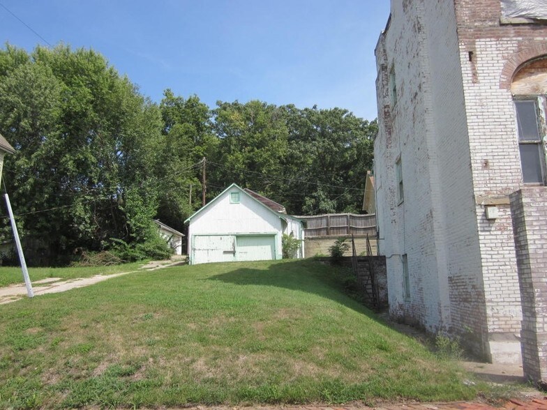 More Photos Of 115 S 13th St, Saint Joseph Apartments For Sale