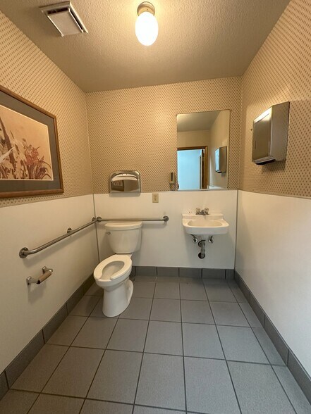 More Photos Of 7746 Lorraine Ave, Stockton Service For Sale