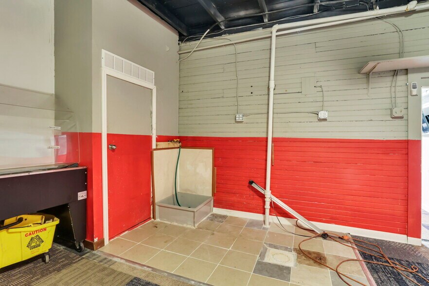 More Photos Of 11472 Broad St SW, Pataskala Bar For Lease