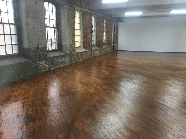 More Photos Of 2095 E Willard St, Philadelphia Warehouse For Lease