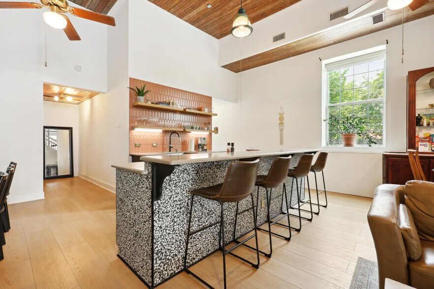 More Photos Of 4 Depot st, Elgin Hotel For Sale