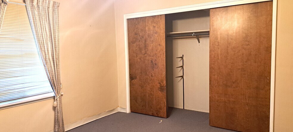 More Photos Of 1519 6th St, Bakersfield Office Residential For Sale