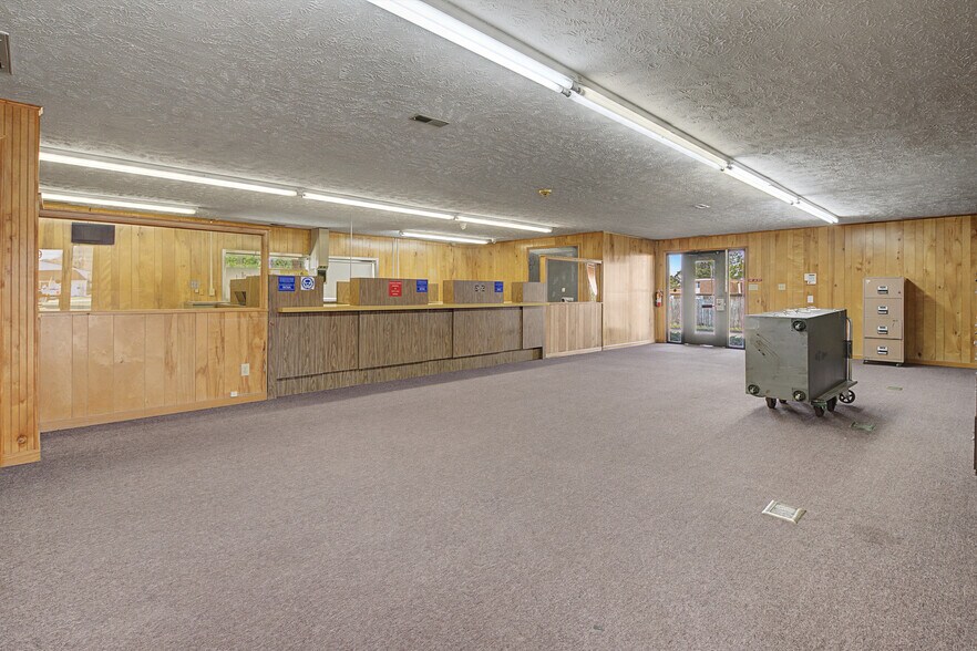 More Photos Of 219 N Main St, Spring Lake Bank For Sale