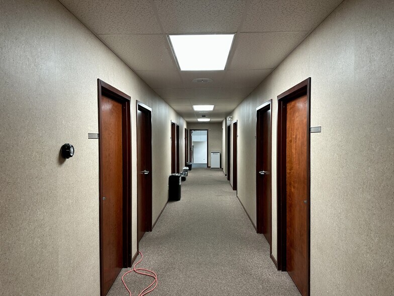 More Photos Of 4261 Morse Rd, Columbus Office For Sale