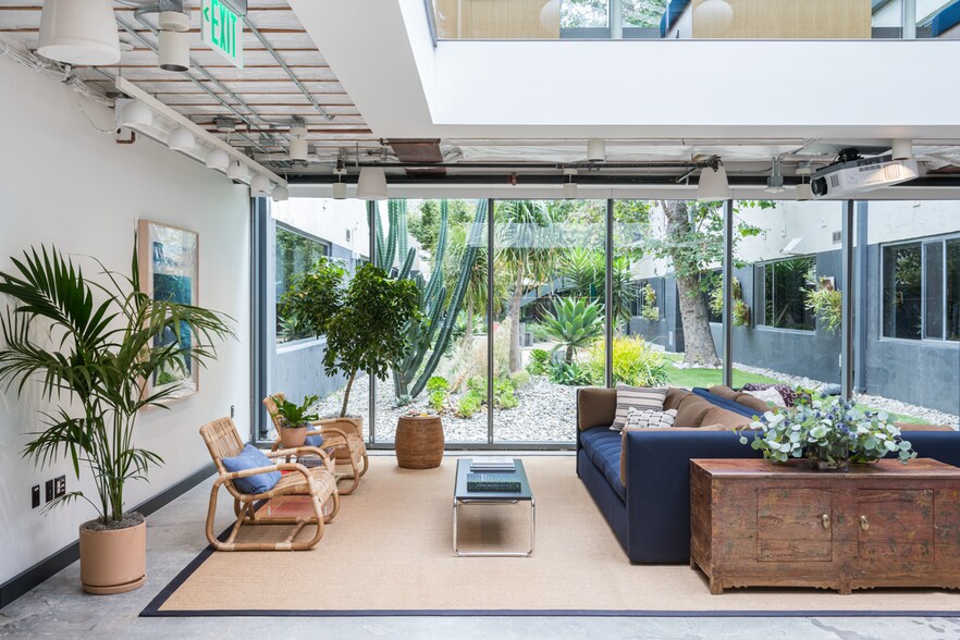 More Photos Of 3000 W Olympic Blvd, Santa Monica Office For Lease