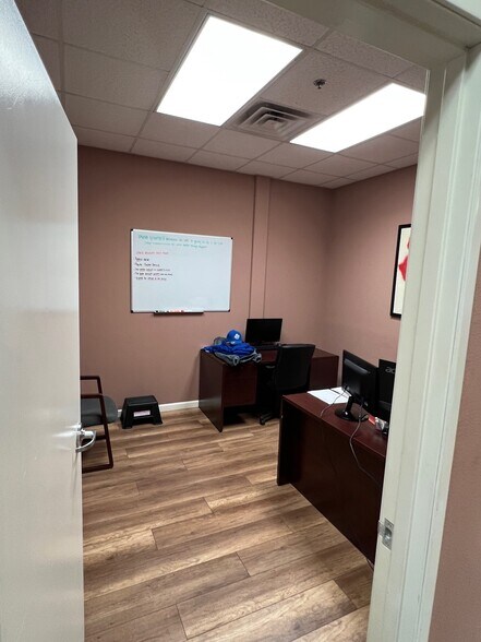 More Photos Of 6380 S Valley View Blvd, Las Vegas Showroom For Lease