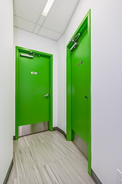 More Photos Of 9040-9058 22nd Ave SW, Edmonton Showroom For Sale
