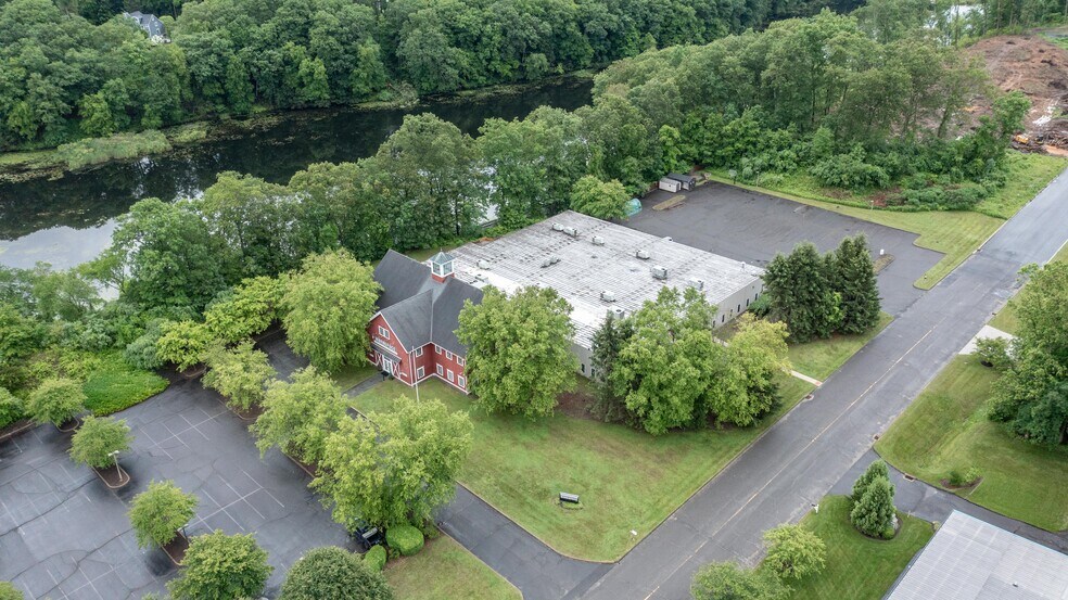 Primary Photo Of 16-18 Trowbridge Dr, Bethel Light Manufacturing For Sale