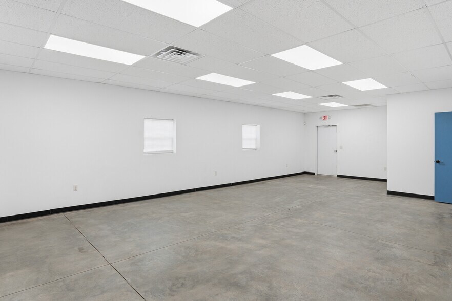 More Photos Of 10090 SW River Valley Rd, Augusta Warehouse For Lease