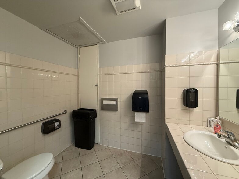 More Photos Of 5512-5518 Britton Dr, Long Beach Office For Lease