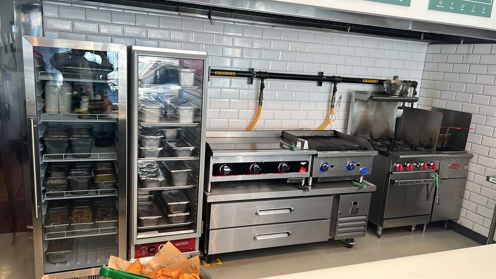 More Photos Of 349 Bedford Ave, Brooklyn Storefront For Lease