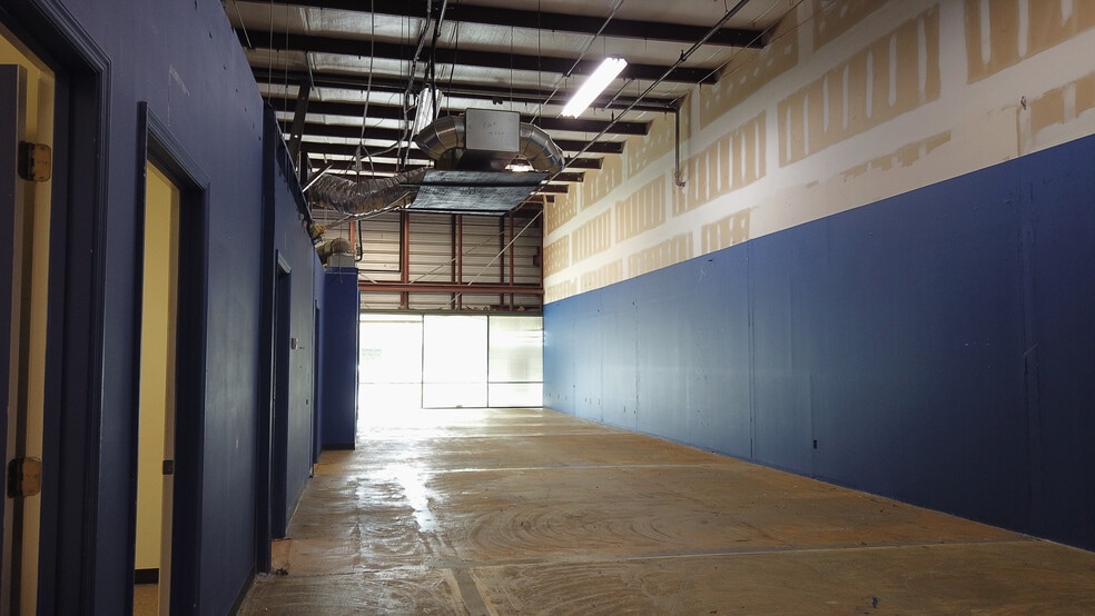 More Photos Of 506 Manchester Expy, Columbus Flex For Lease