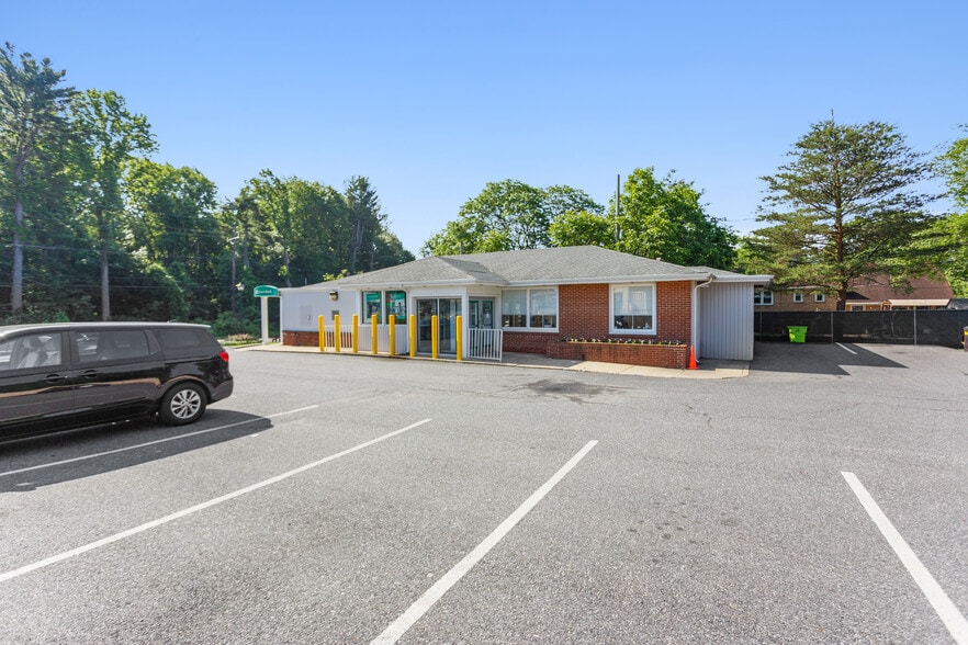 More Photos Of 1620 Marsh Rd, Wilmington Bank For Lease