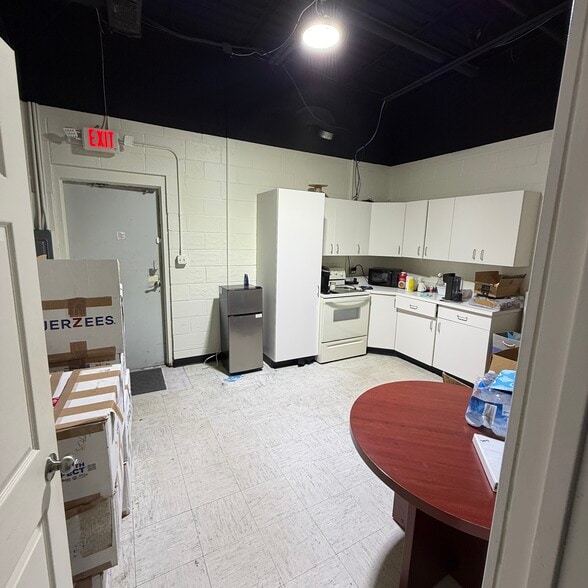 More Photos Of 6124-6150 W 25th St, Indianapolis Unknown For Lease