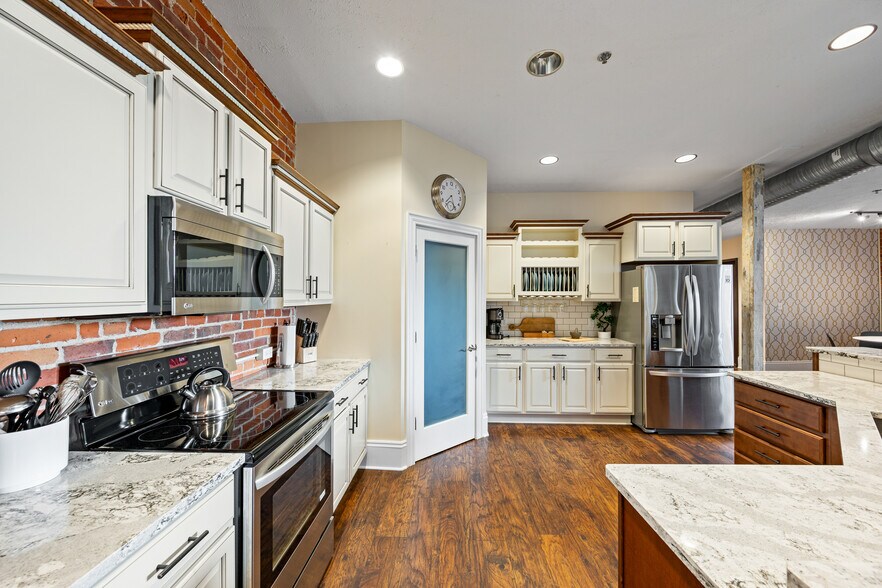 More Photos Of 144 W Liberty St, Wooster Office For Sale