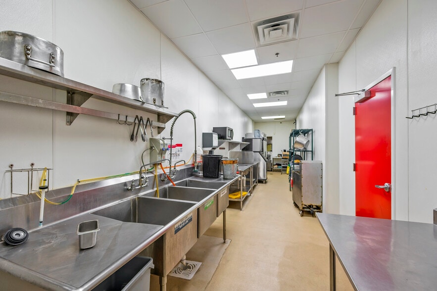 More Photos Of 607 N Trade St, Winston-Salem Freestanding For Lease