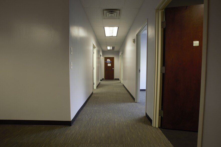 More Photos Of 306 E Randol Mill Rd, Arlington Office For Lease