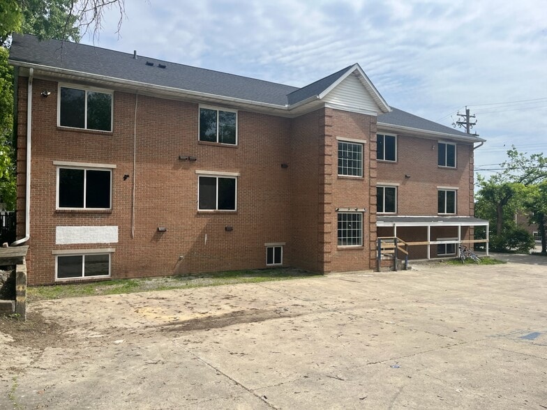 More Photos Of 405 E Vine St, Oxford Sorority Fraternity House For Sale