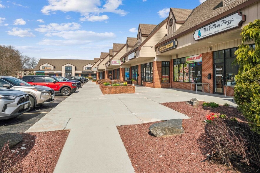 More Photos Of 17 Farmington Ave, Plainville General Retail For Sale
