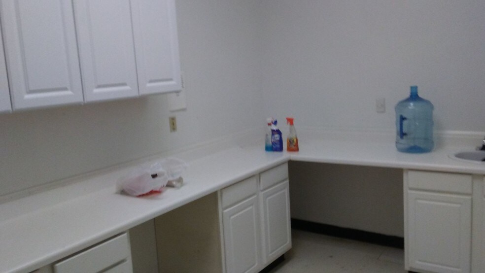 More Photos Of 455 W Parker Rd, Houston General Retail For Lease