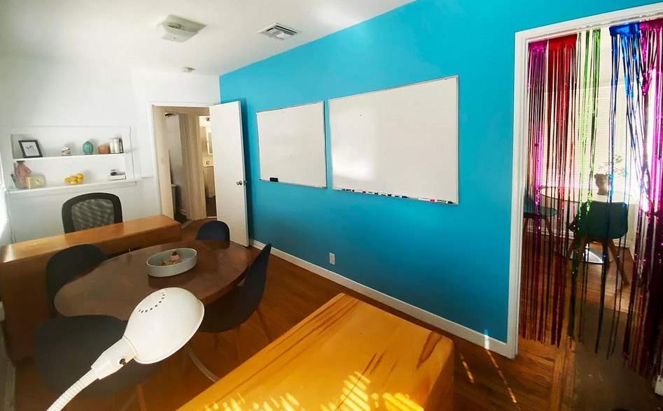 More Photos Of 4381 1/2 Tujunga Ave, Studio City Storefront Retail Office For Lease