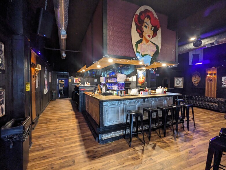 More Photos Of 103 W Court St, Cincinnati Apartments For Lease