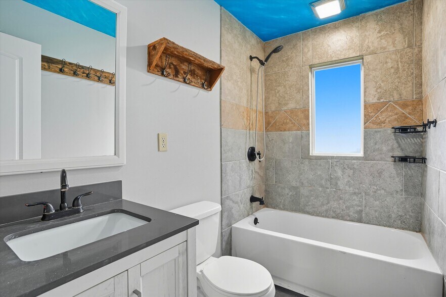 More Photos Of 100 Howard Ln, Oak Ridge Apartments For Sale