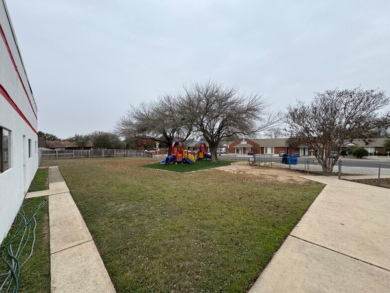 More Photos Of 6020 Fountainwood St, San Antonio Freestanding For Lease