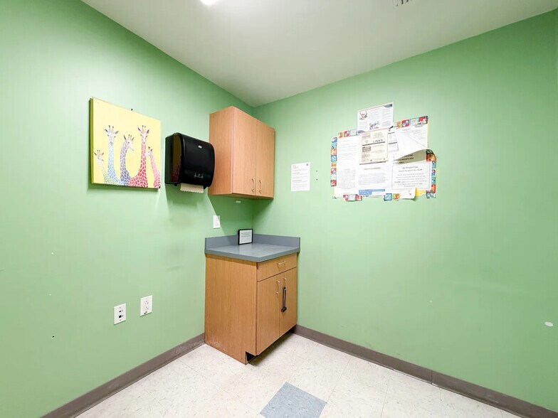 More Photos Of 3500 Kabel Dr, New Orleans Medical For Sale