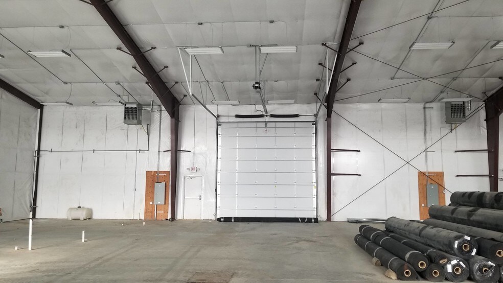More Photos Of 6414 Wickum Rd, Williston Warehouse For Lease