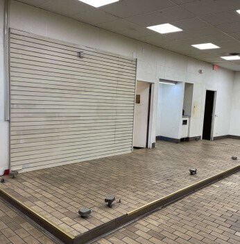 More Photos Of 9753 Irving Park Rd, Schiller Park Convenience Store For Lease