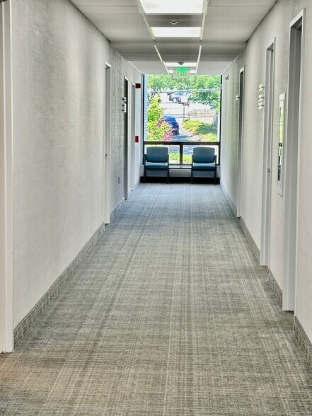 More Photos Of 4 Dearfield Dr, Greenwich Medical For Lease