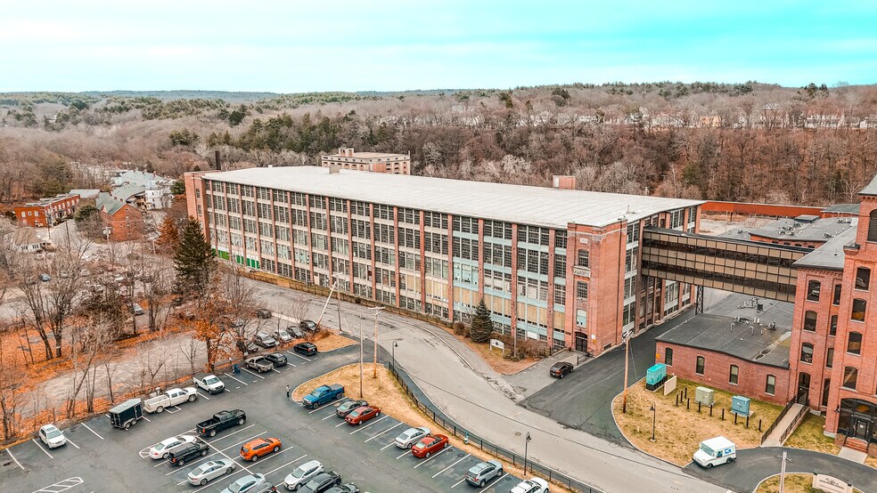 More Photos Of 75 Green St, Clinton Distribution For Lease