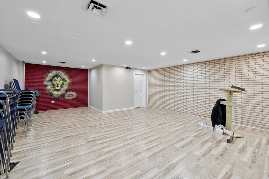 More Photos Of 506 College St W, Fayetteville Office Residential For Sale