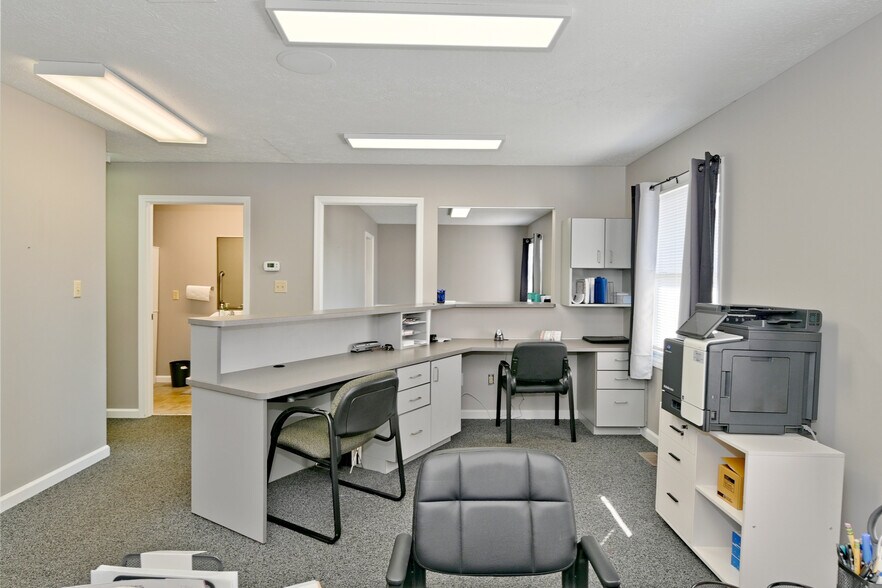 More Photos Of 1030 E Morgan St, Martinsville Office For Sale