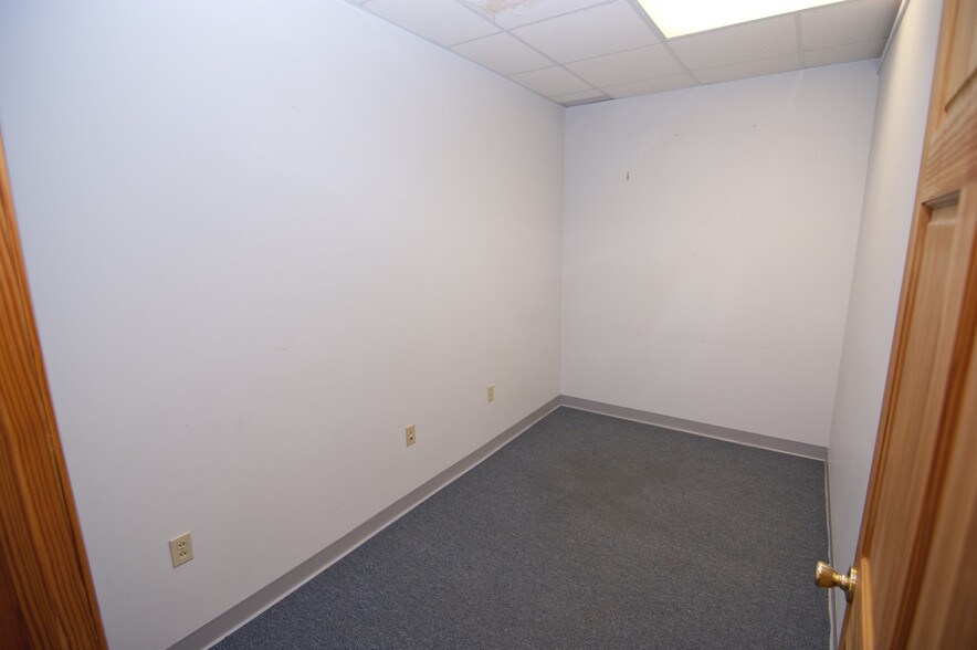 More Photos Of 95-101 Arco Dr, Saint Charles Warehouse For Sale