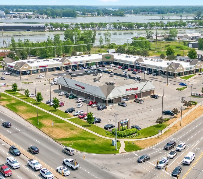 Primary Photo Of 518-628 N Beacon Blvd, Grand Haven Storefront For Sale