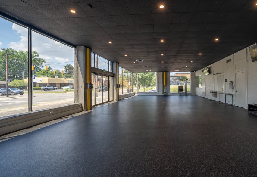 More Photos Of 1562 King Ave, Columbus Freestanding For Lease