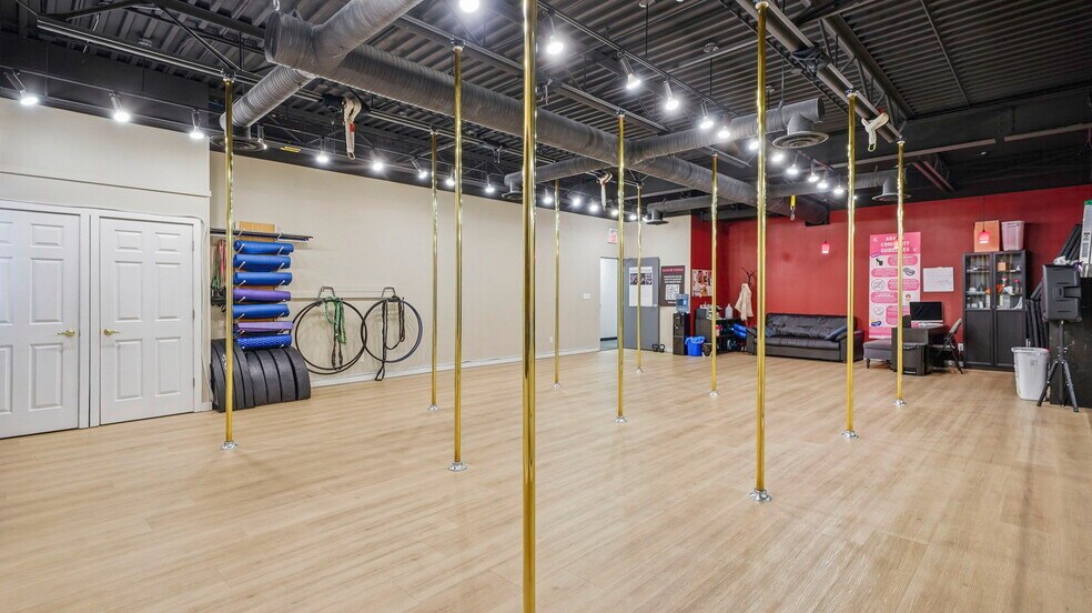 More Photos Of 15 Carlton Dr, St. Albert Flex For Sale