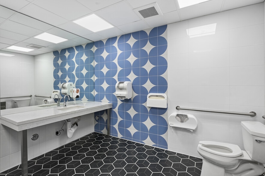 More Photos Of 910 W San Marcos Blvd, San Marcos Unknown For Lease