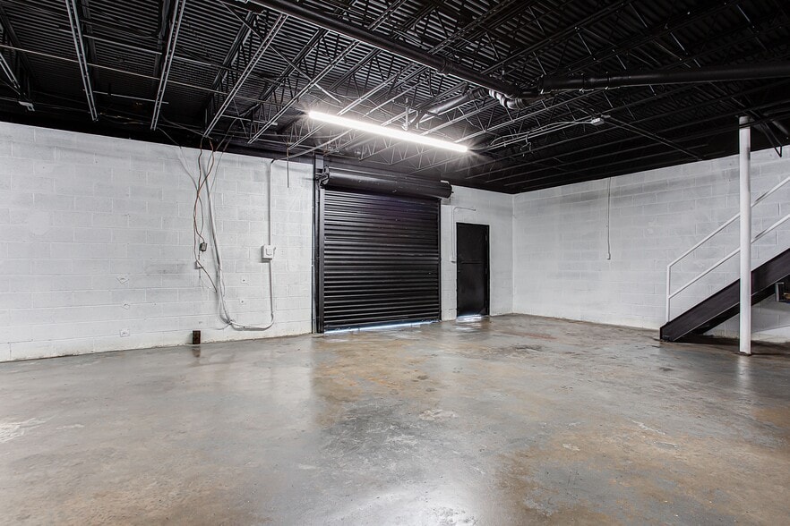 More Photos Of 1302 Donnelly Ave, Atlanta Freestanding For Lease