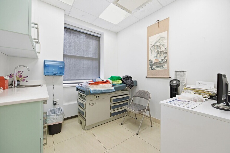 More Photos Of 139 Centre St, New York Medical For Sale