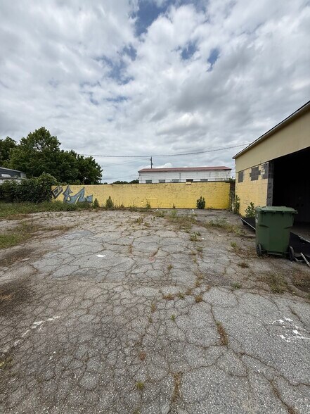 More Photos Of 1019 Lee St SW, Atlanta Freestanding For Lease