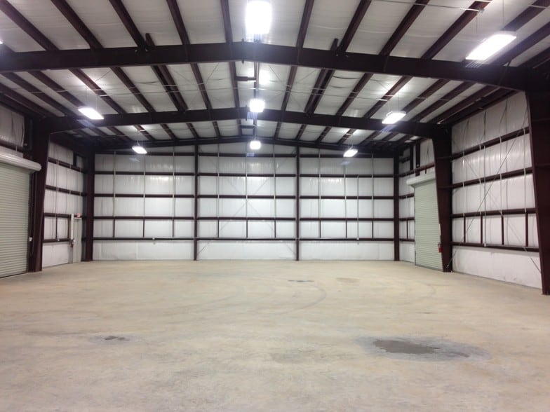 More Photos Of 614 Clear Creek Ave, League City Warehouse For Lease