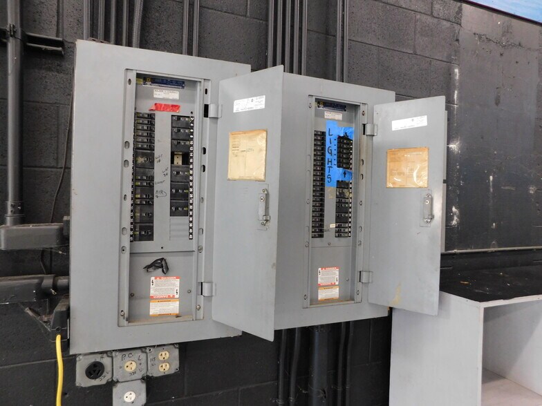 More Photos Of 5145 Commercial Dr, Melbourne Warehouse For Lease