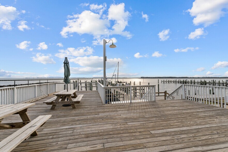 More Photos Of 738 E Main St, Belhaven Hotel For Sale