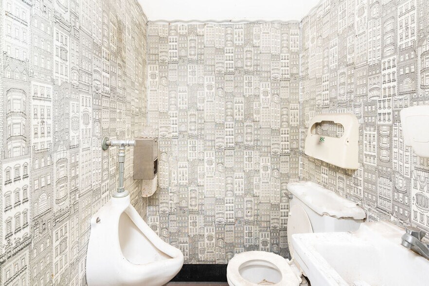 More Photos Of 4712 International Blvd, Oakland Specialty For Sale