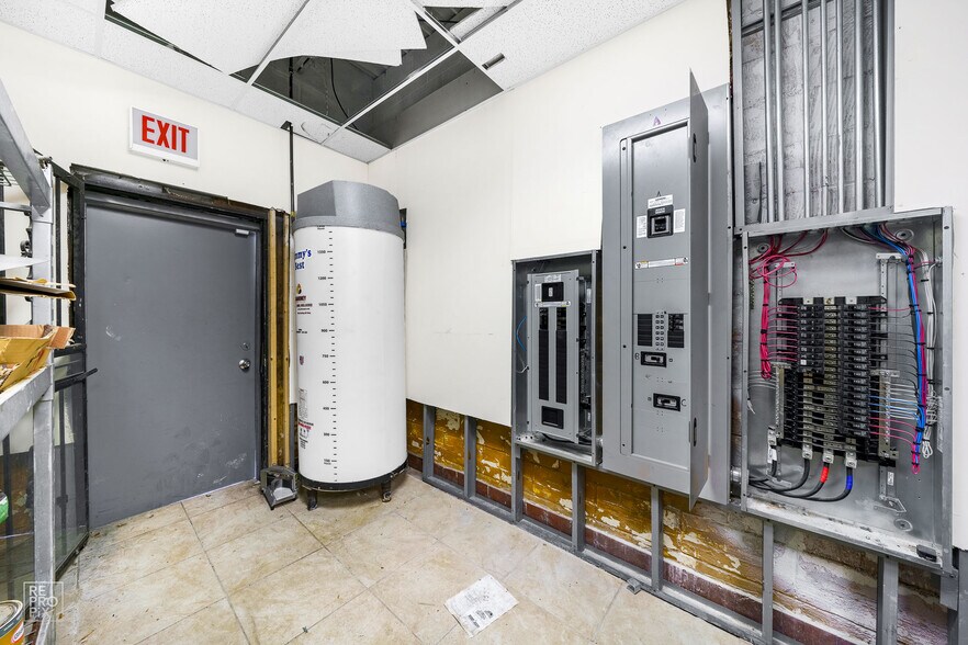 More Photos Of 1359 W 79th St, Chicago General Retail For Sale