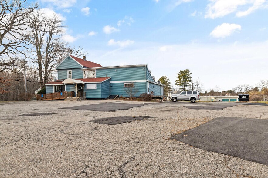 More Photos Of 251 Hampstead St, Methuen Flex For Sale